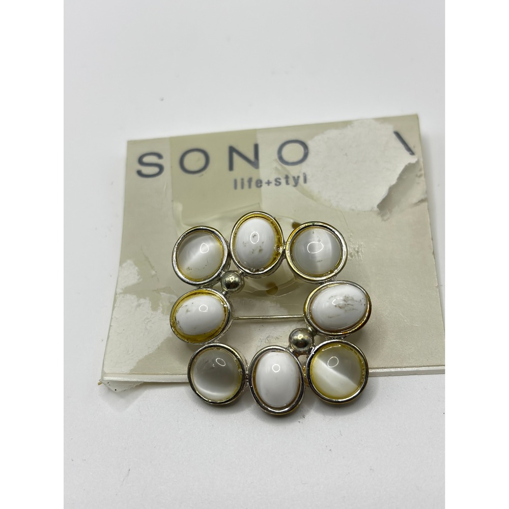 SONO Brooch Womens OS White Silver Gold Tone Mixed Metal Cabochon Wreath Pin